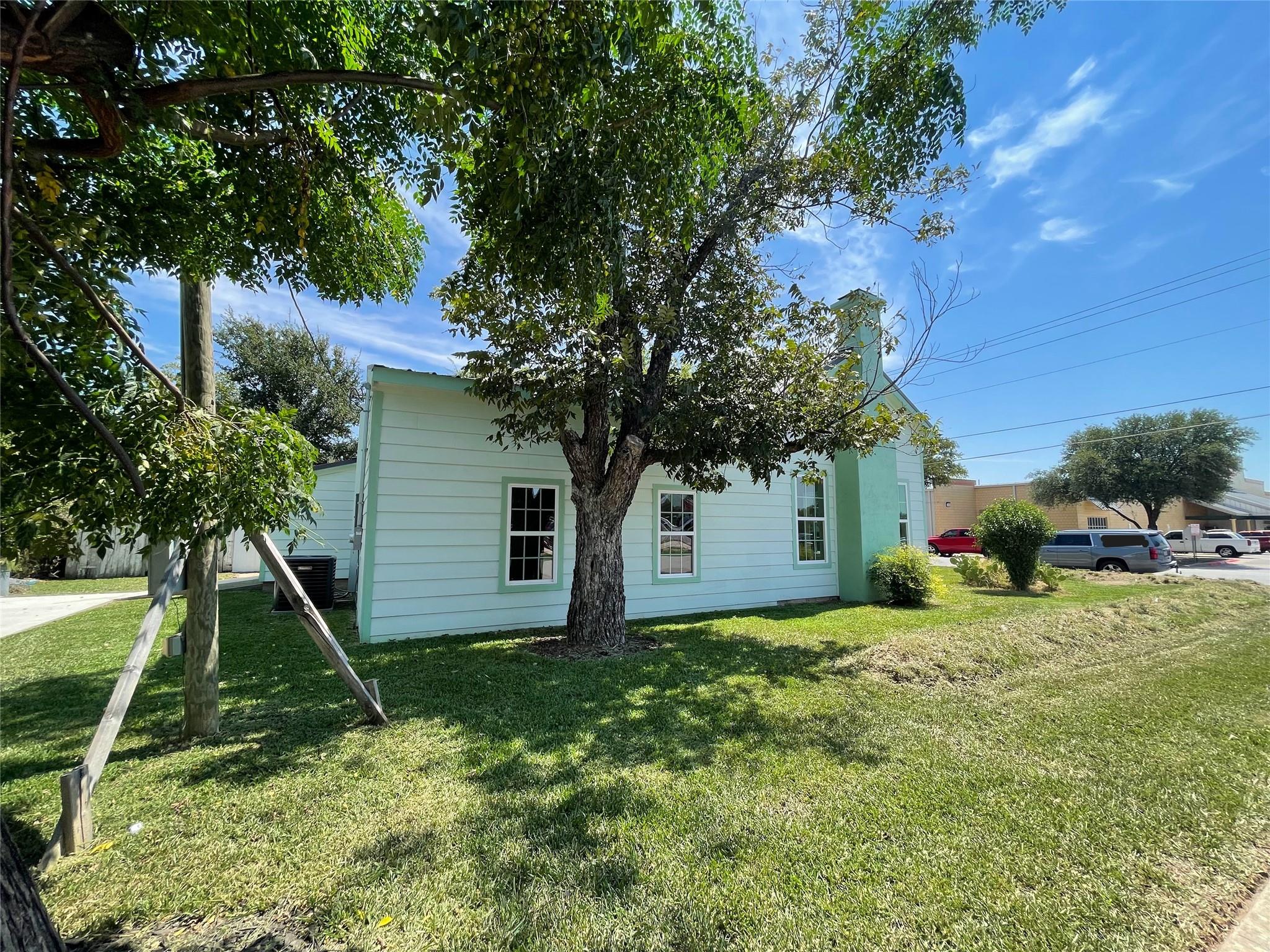 201 E 6th Street Lampasas TX 76550