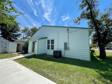 201 E 6th Street Lampasas TX 76550