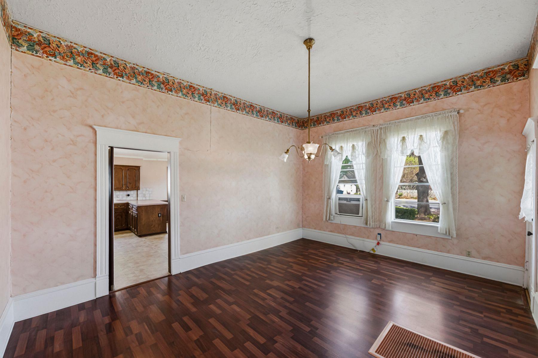 100 W 11th Street Elgin TX 78621
