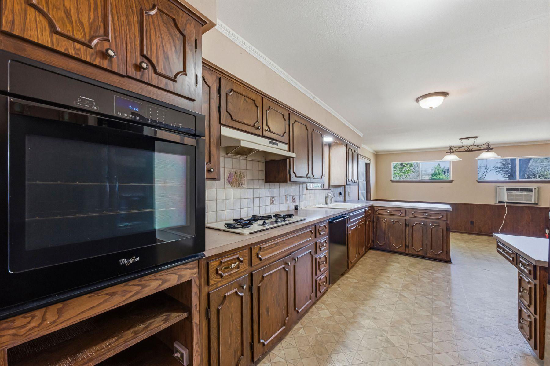 100 W 11th Street Elgin TX 78621