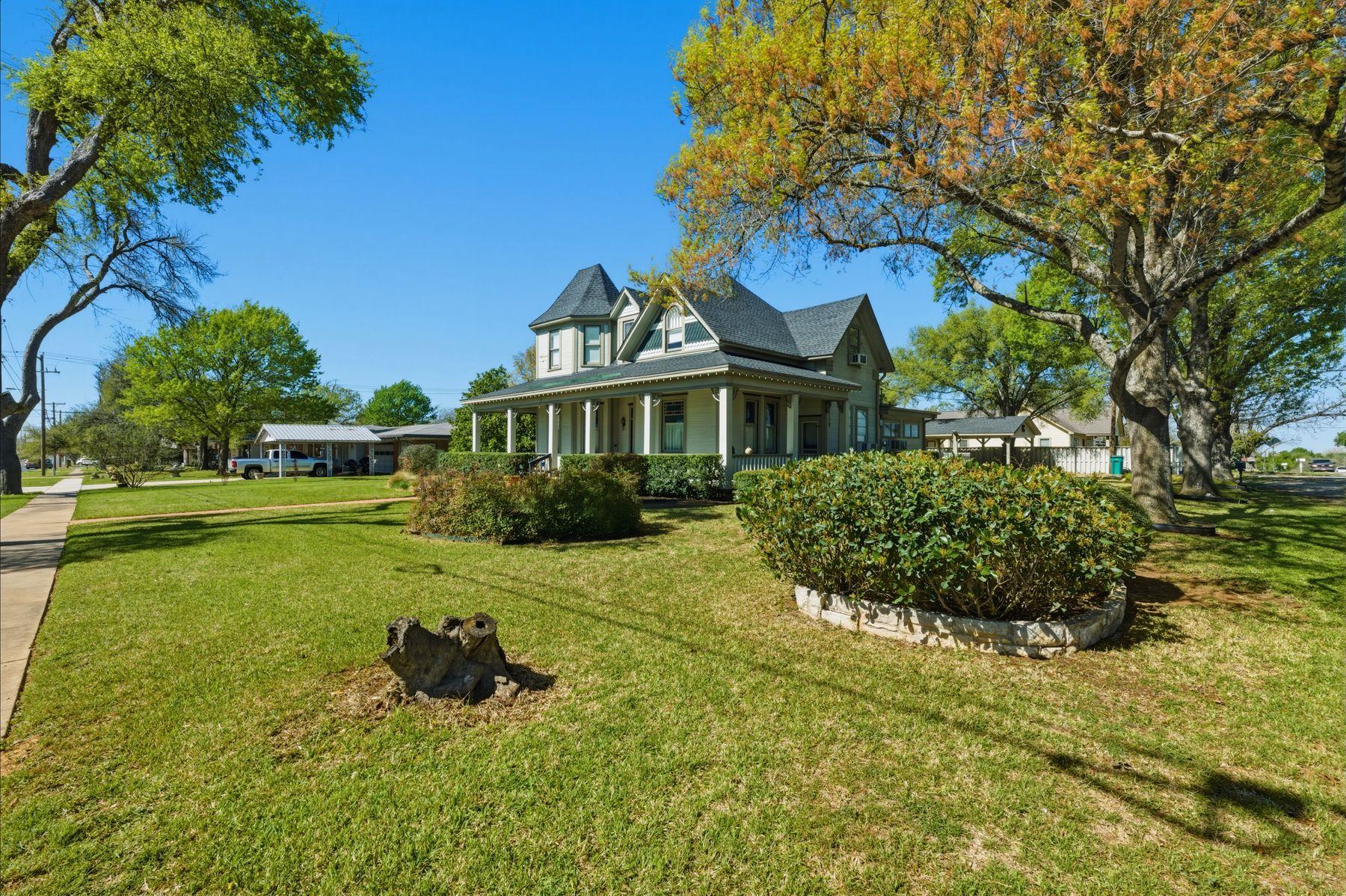 100 W 11th Street Elgin TX 78621