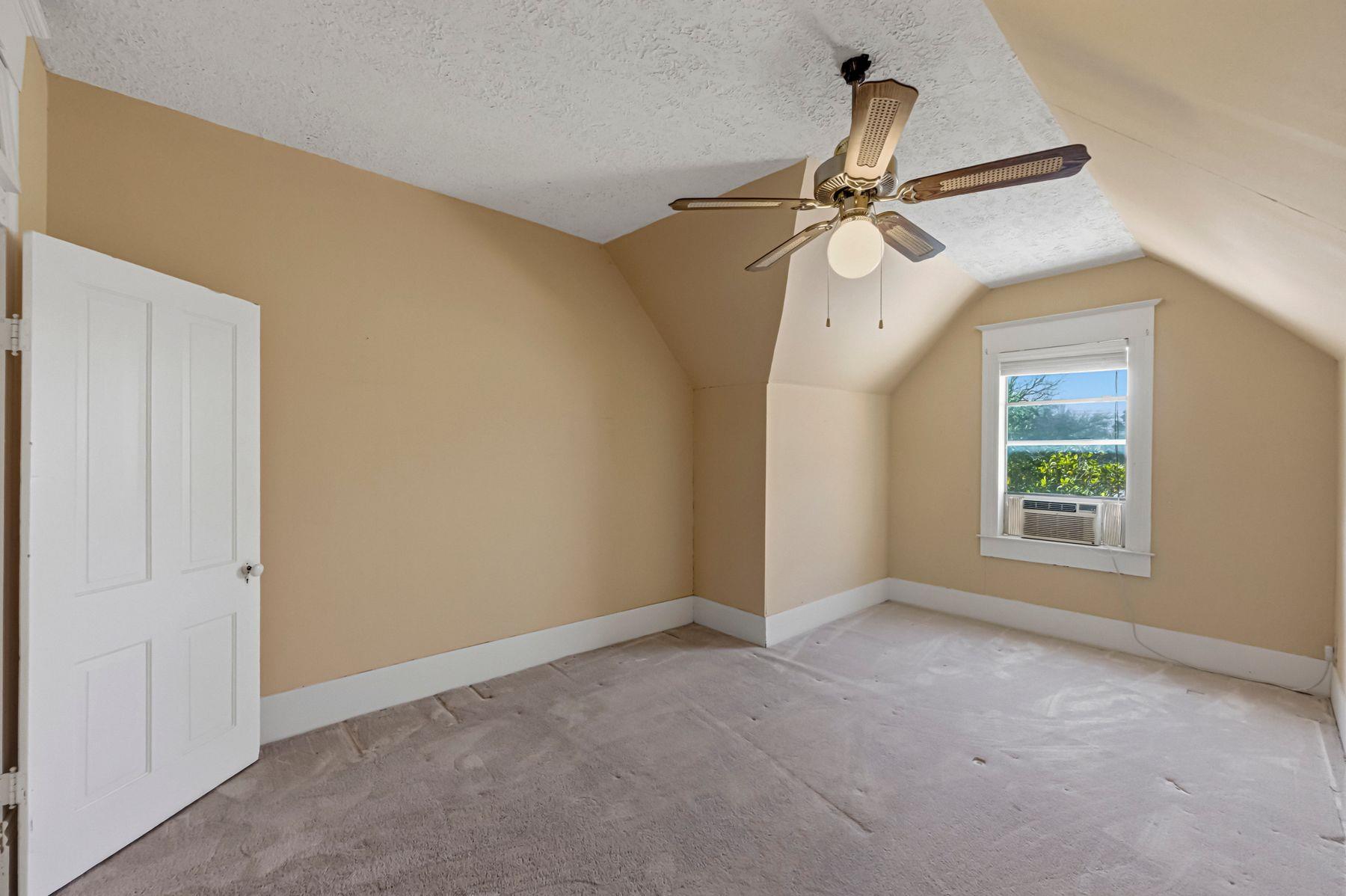 100 W 11th Street Elgin TX 78621