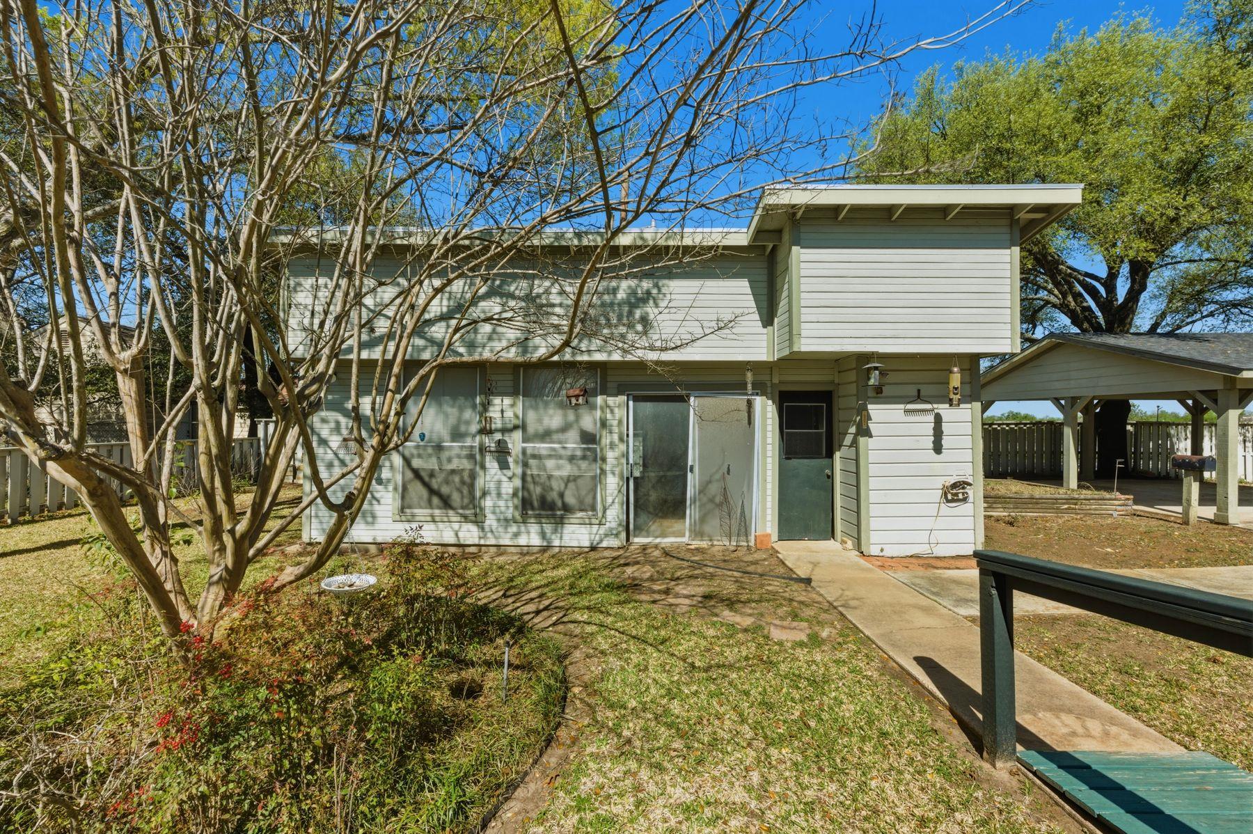 100 W 11th Street Elgin TX 78621