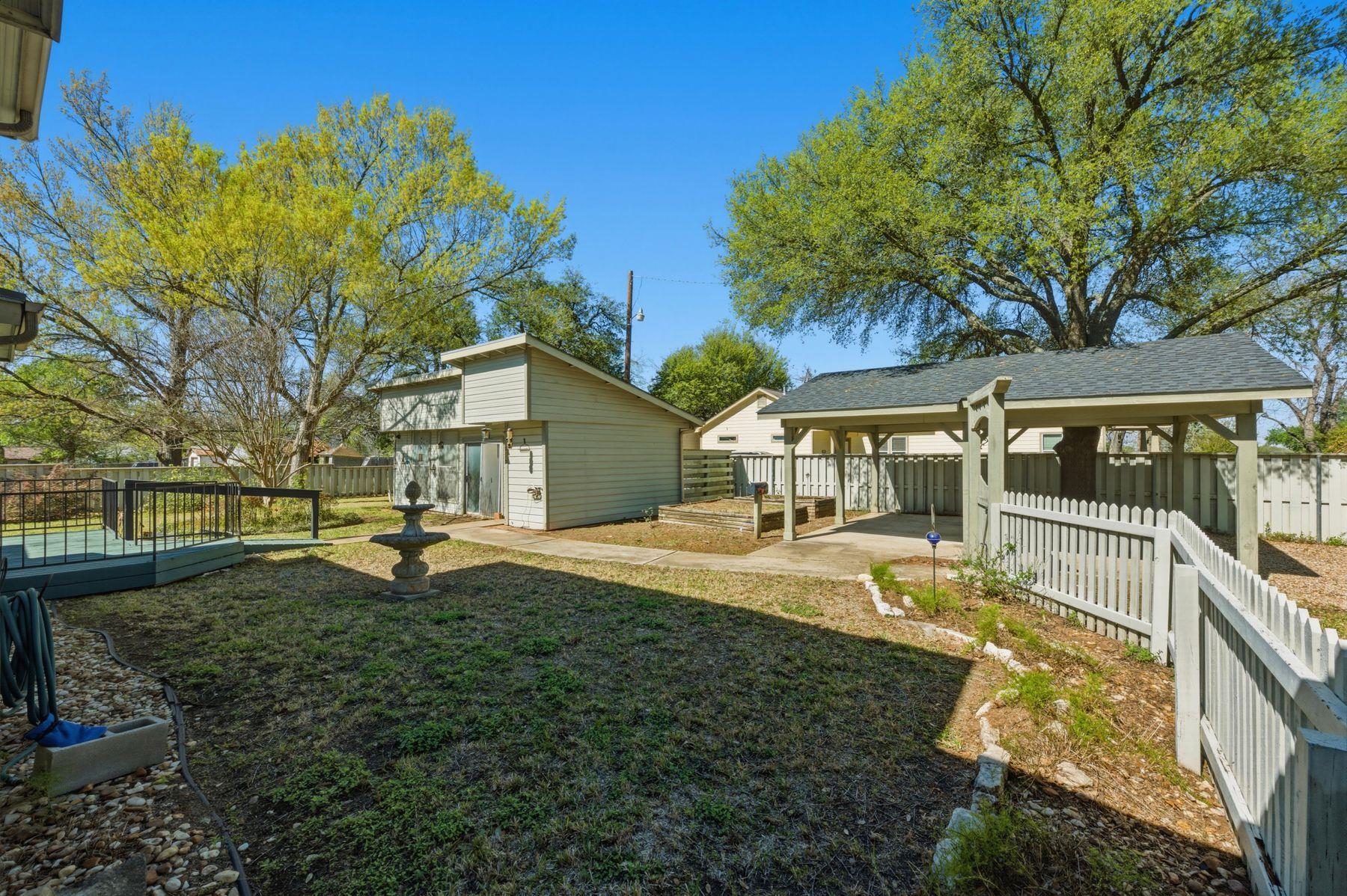 100 W 11th Street Elgin TX 78621