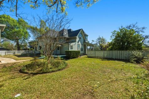 100 W 11th Street Elgin TX 78621