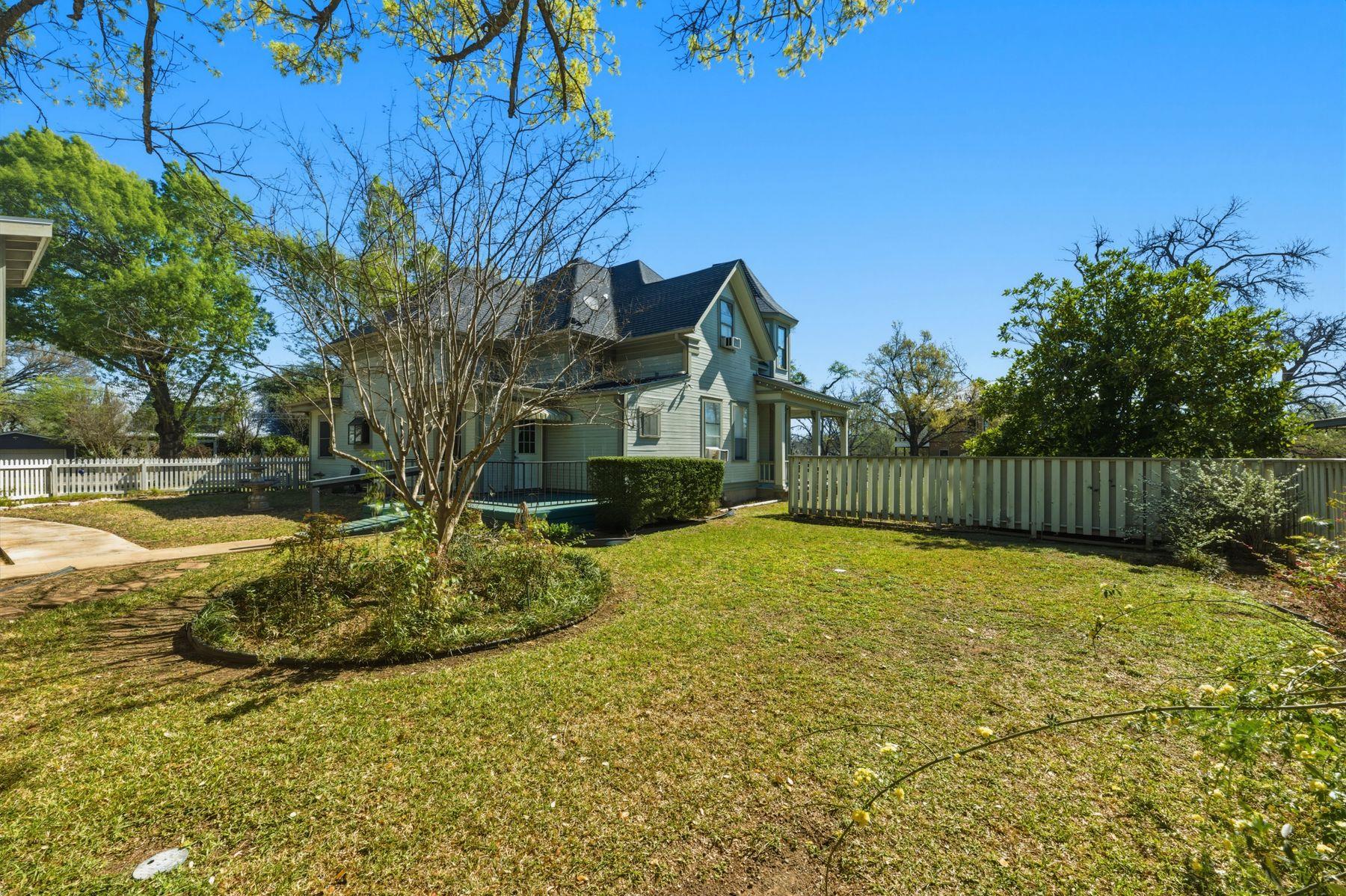 100 W 11th Street Elgin TX 78621