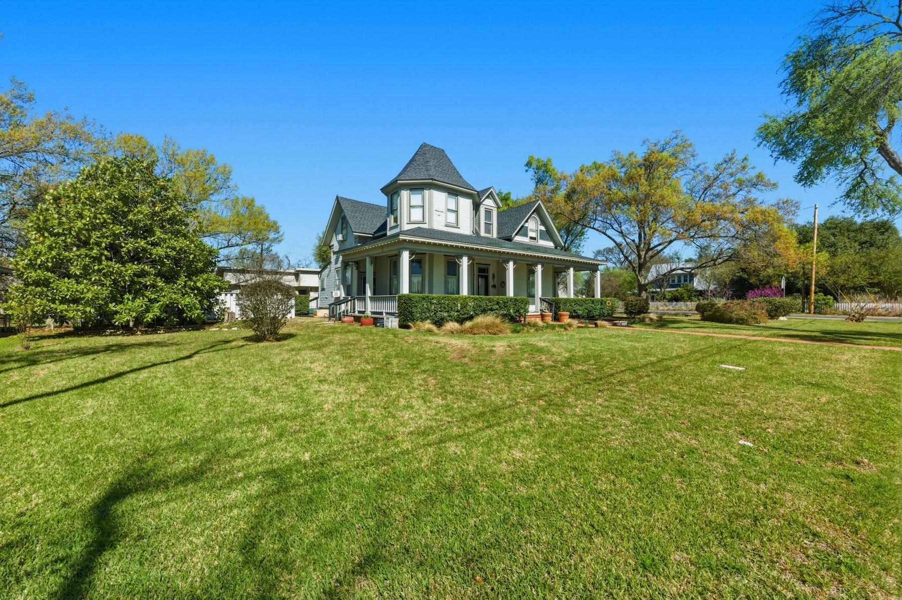 100 W 11th Street Elgin TX 78621