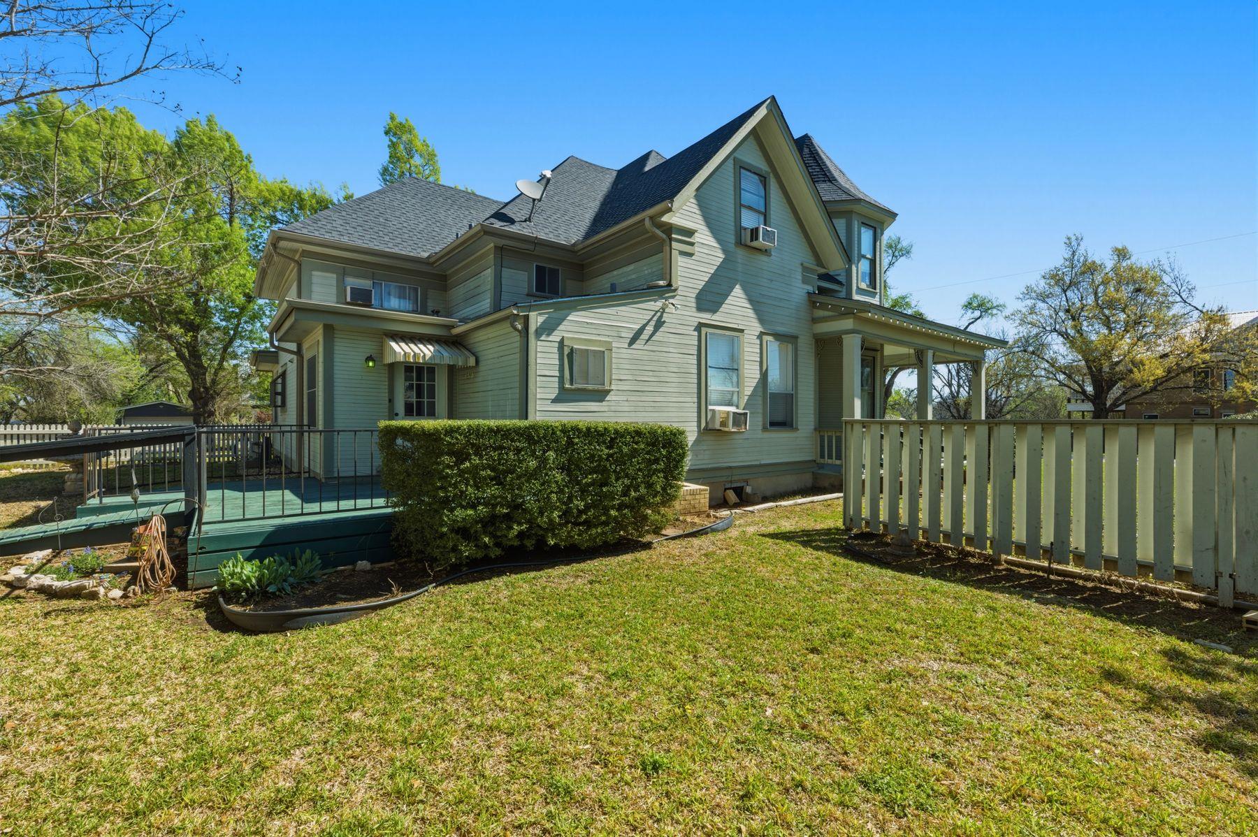 100 W 11th Street Elgin TX 78621