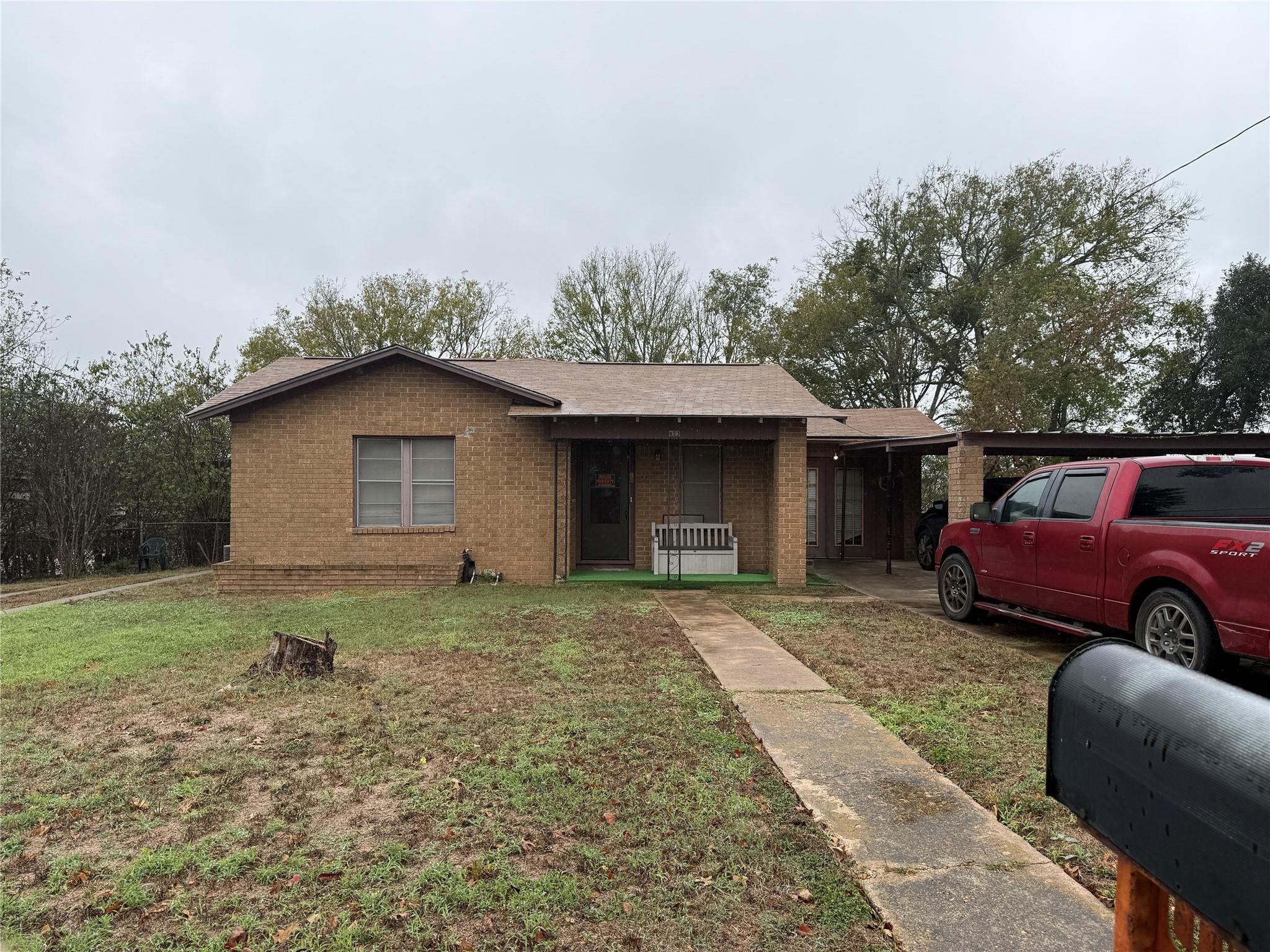 823 N Ellis Street Giddings TX 78942