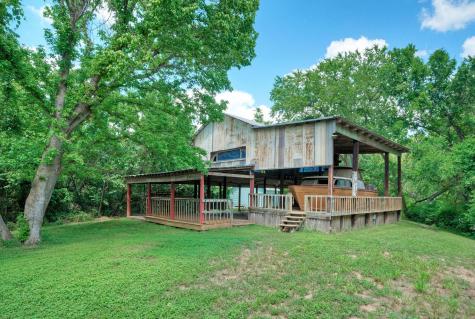 906 Water Street Manor TX 78653