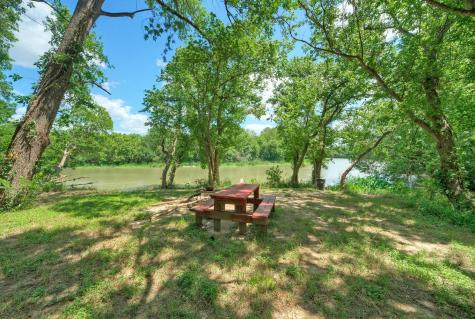 906 Water Street Manor TX 78653
