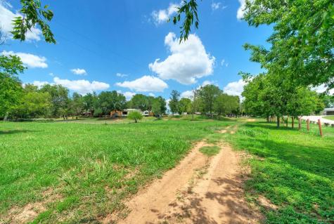906 Water Street Manor TX 78653