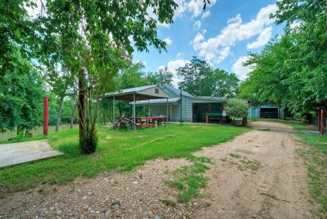 906 Water Street Manor TX 78653