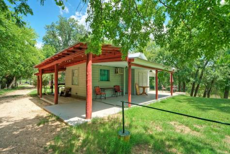 906 Water Street Manor TX 78653