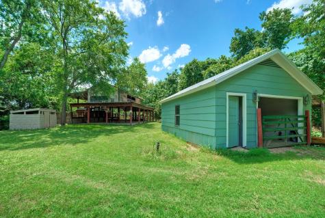 906 Water Street Manor TX 78653