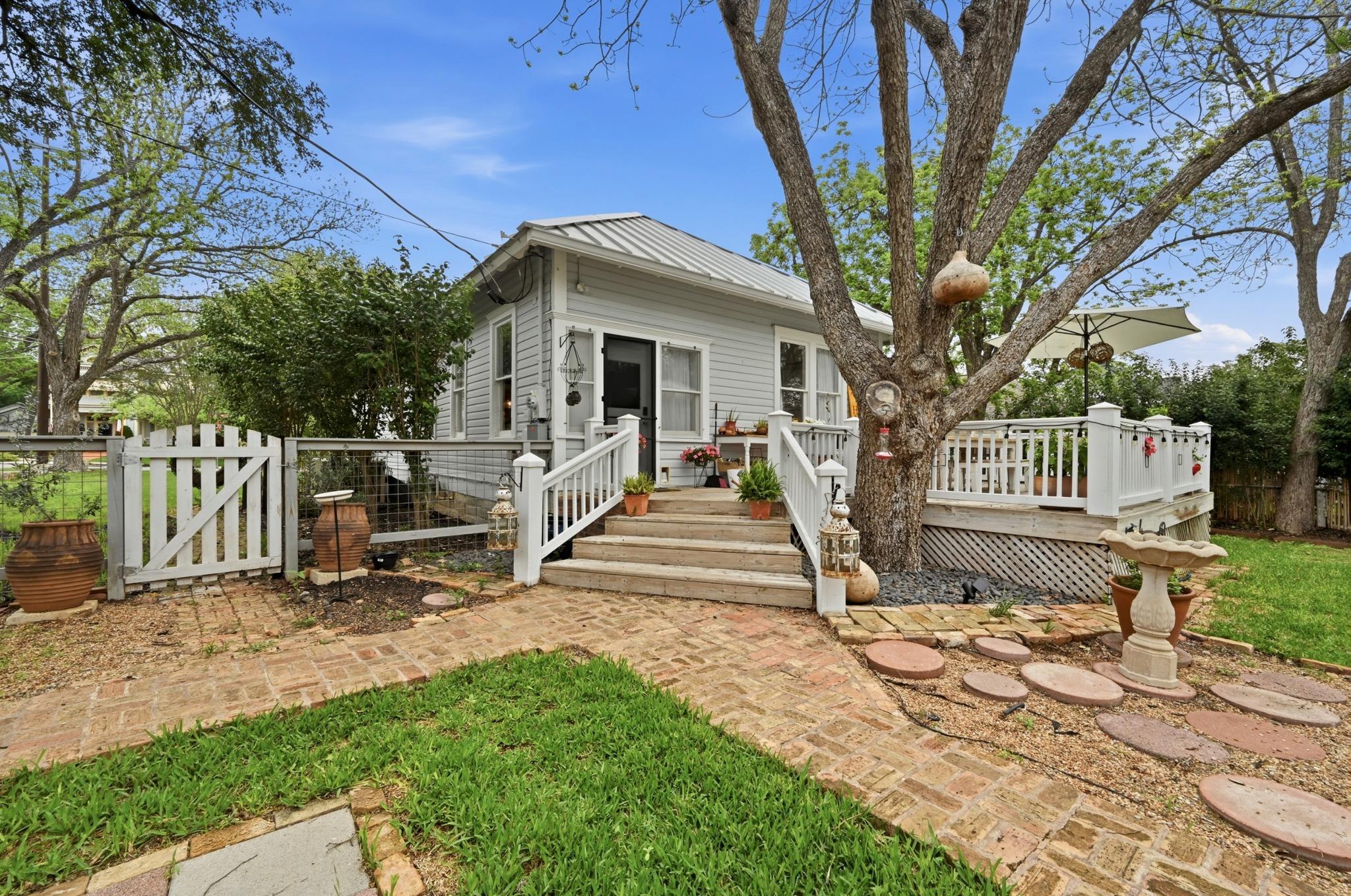 221 N Johnson Avenue San Marcos TX 78666