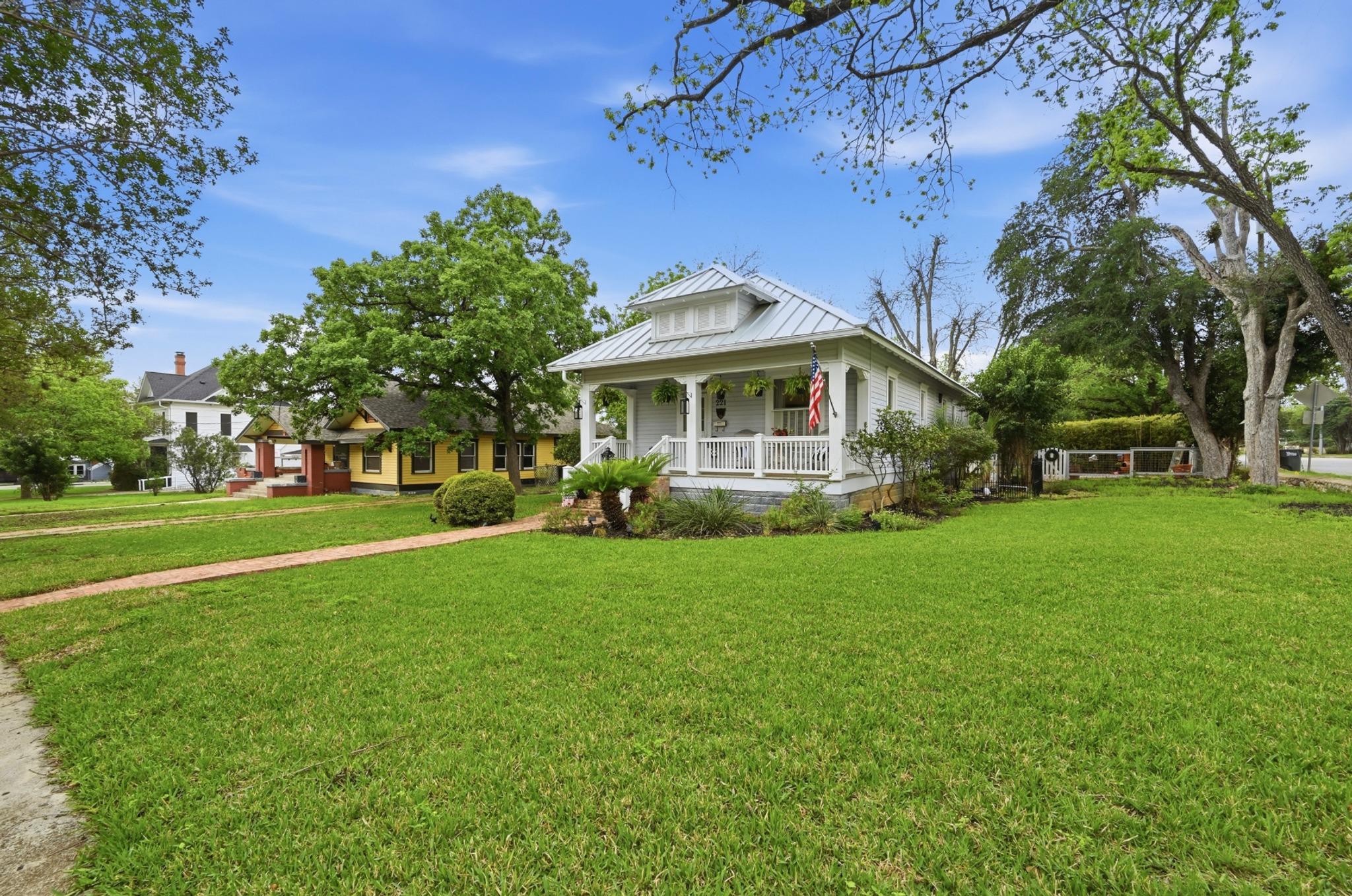221 N Johnson Avenue San Marcos TX 78666