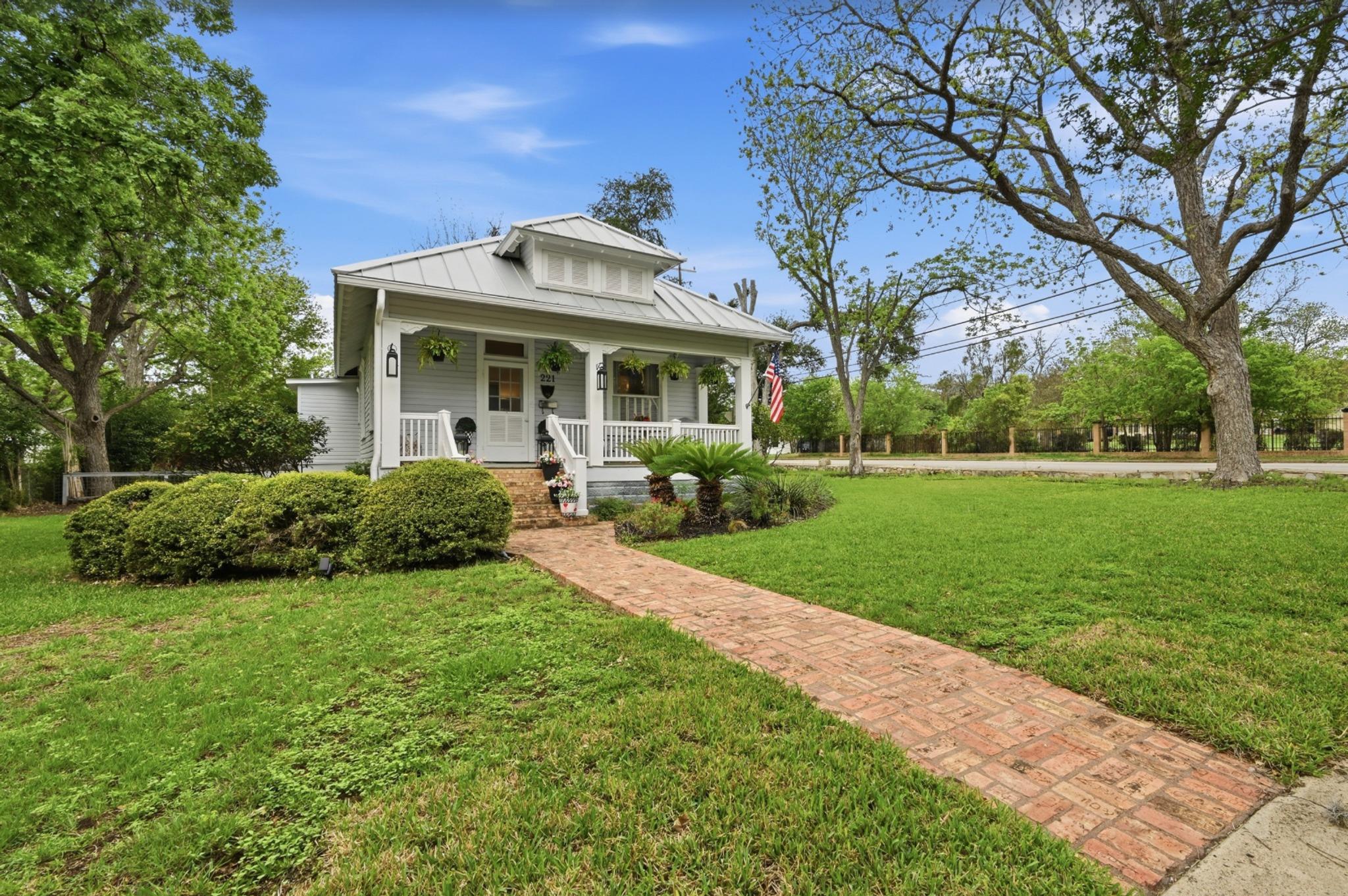 221 N Johnson Avenue San Marcos TX 78666