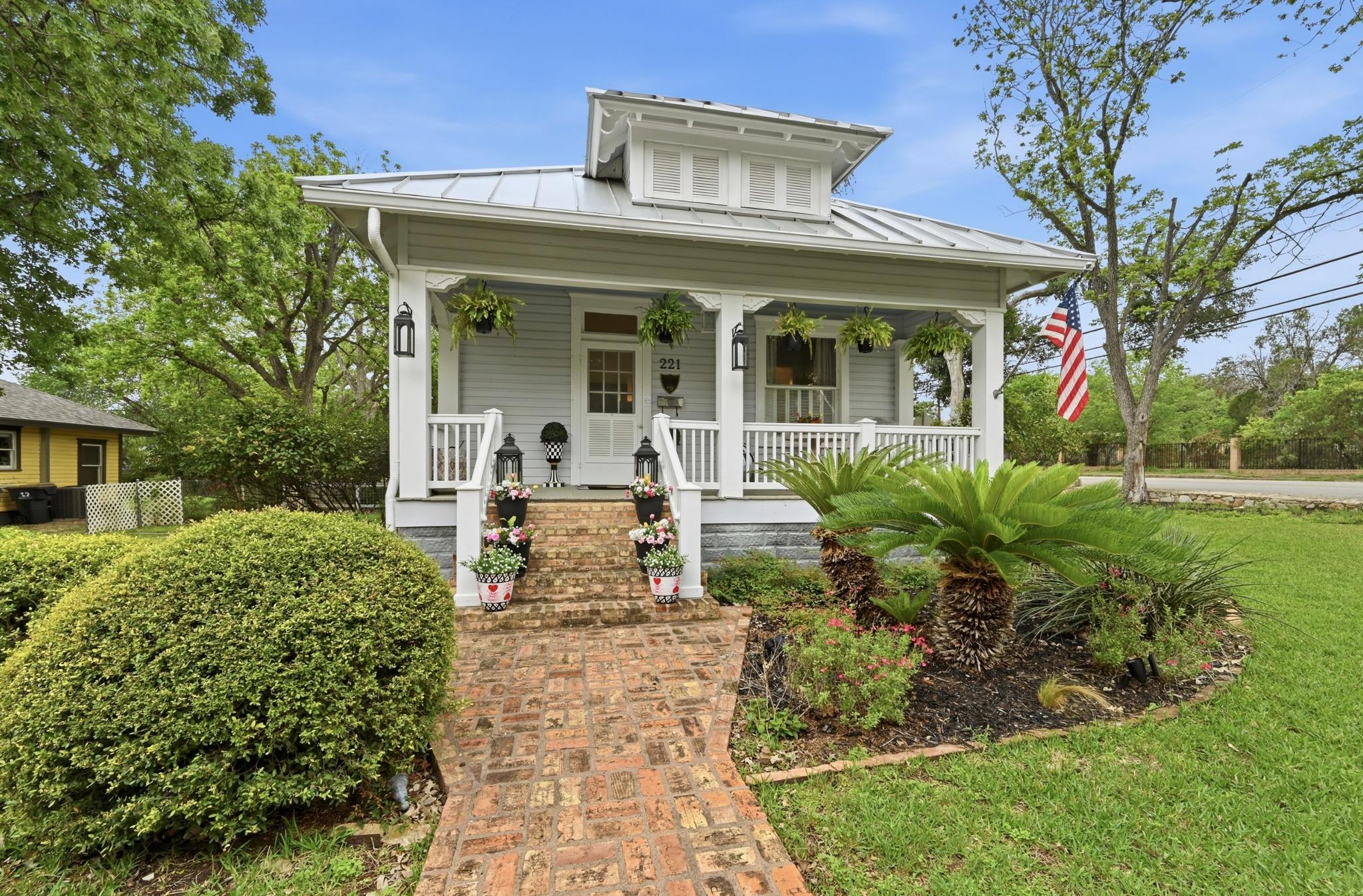 221 N Johnson Avenue San Marcos TX 78666