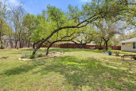 103 Leaning Oak Circle Johnson City TX 78636