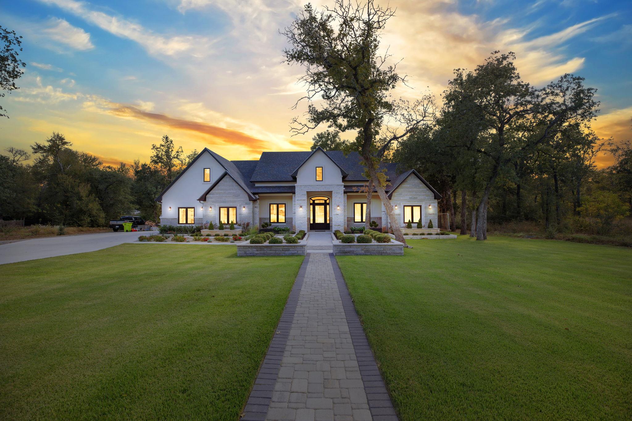 153 Fawn Hollow Elgin TX 78621