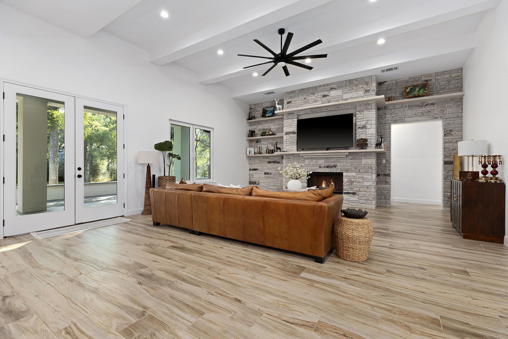 153 Fawn Hollow Elgin TX 78621
