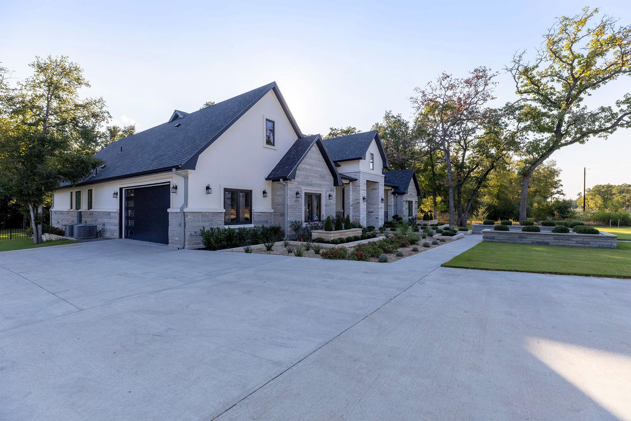 153 Fawn Hollow Elgin TX 78621