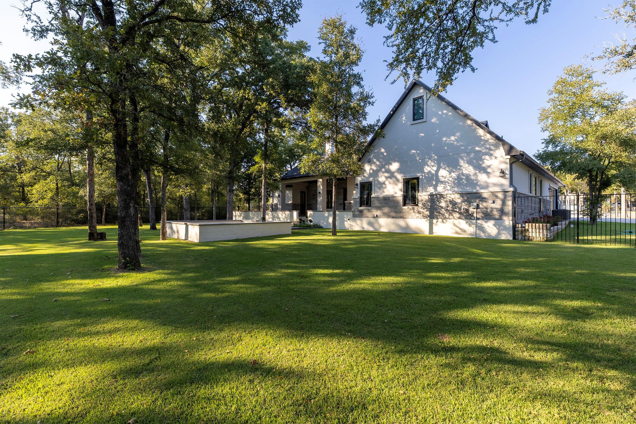 153 Fawn Hollow Elgin TX 78621
