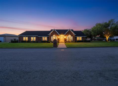 714 Louisiana Avenue Shiner TX 77984