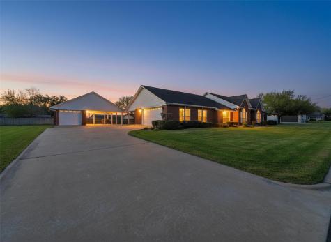 714 Louisiana Avenue Shiner TX 77984
