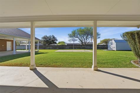 714 Louisiana Avenue Shiner TX 77984