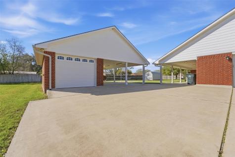 714 Louisiana Avenue Shiner TX 77984