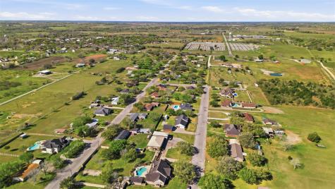714 Louisiana Avenue Shiner TX 77984