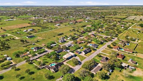 714 Louisiana Avenue Shiner TX 77984