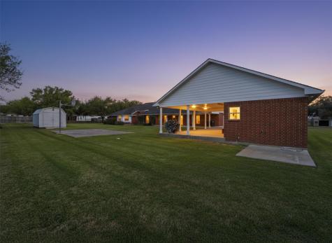 714 Louisiana Avenue Shiner TX 77984