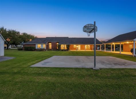 714 Louisiana Avenue Shiner TX 77984