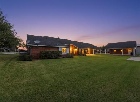 714 Louisiana Avenue Shiner TX 77984