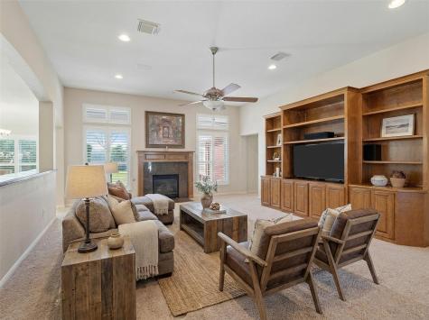 714 Louisiana Avenue Shiner TX 77984