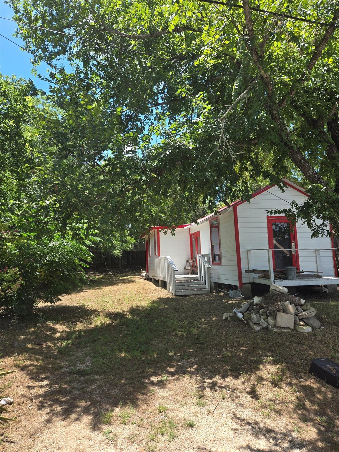 729 Chihuahua Street Lockhart TX 78644