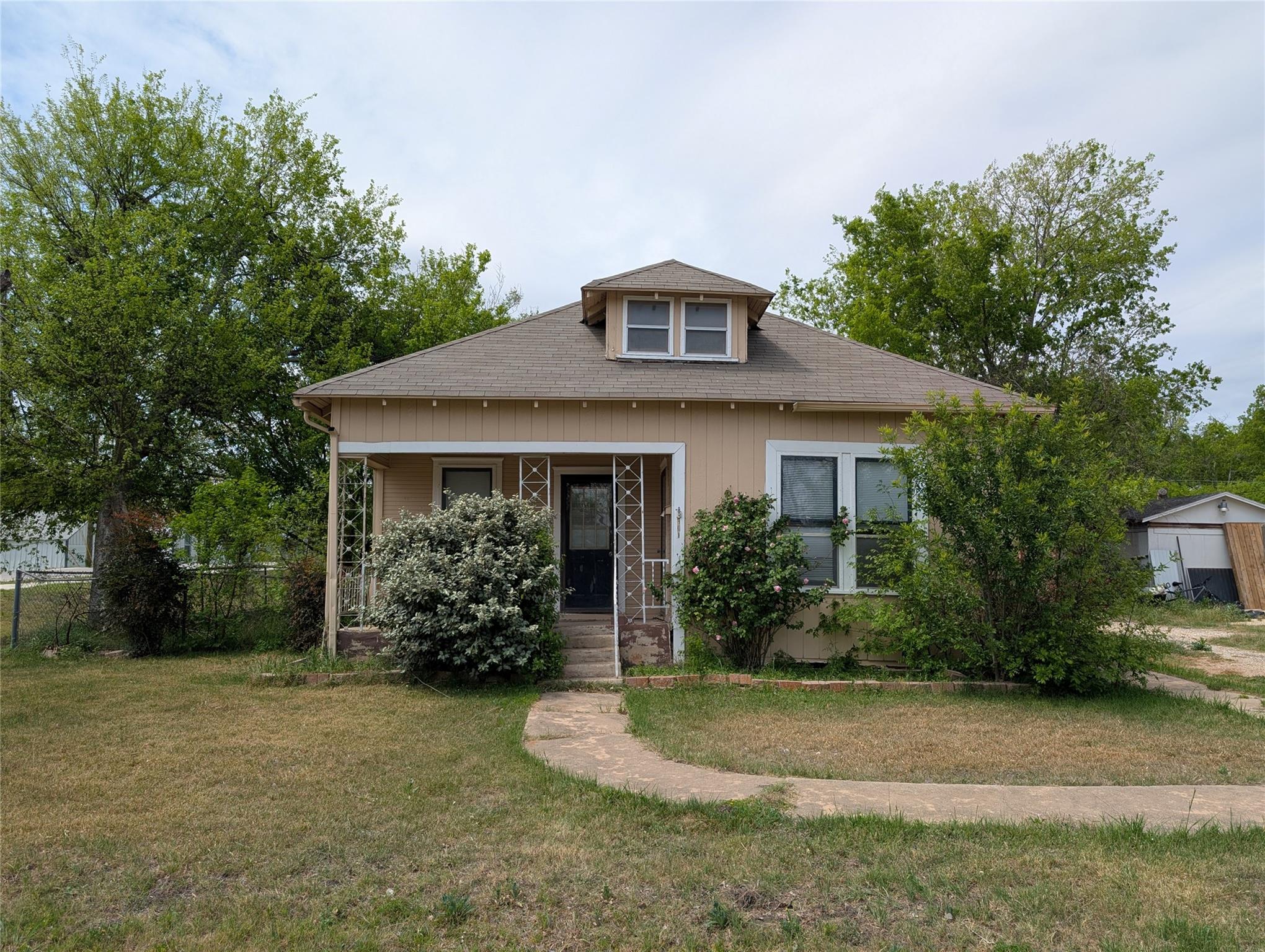301 Park Street Taylor TX 76574