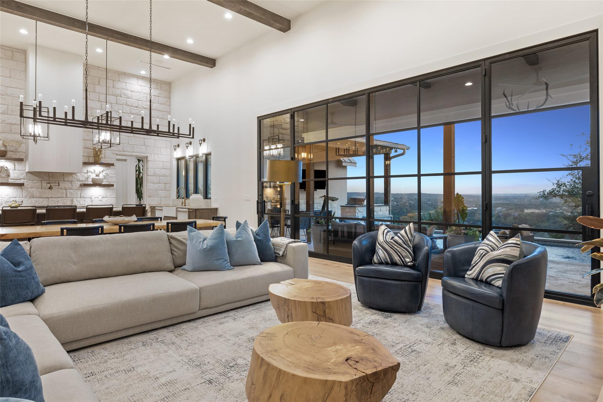 1733 Nightlife Cove Spicewood TX 78669