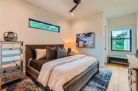 1733 Nightlife Cove Spicewood TX 78669
