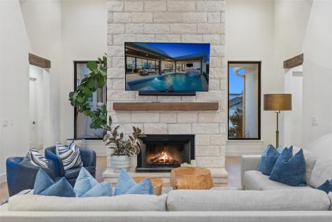 1733 Nightlife Cove Spicewood TX 78669