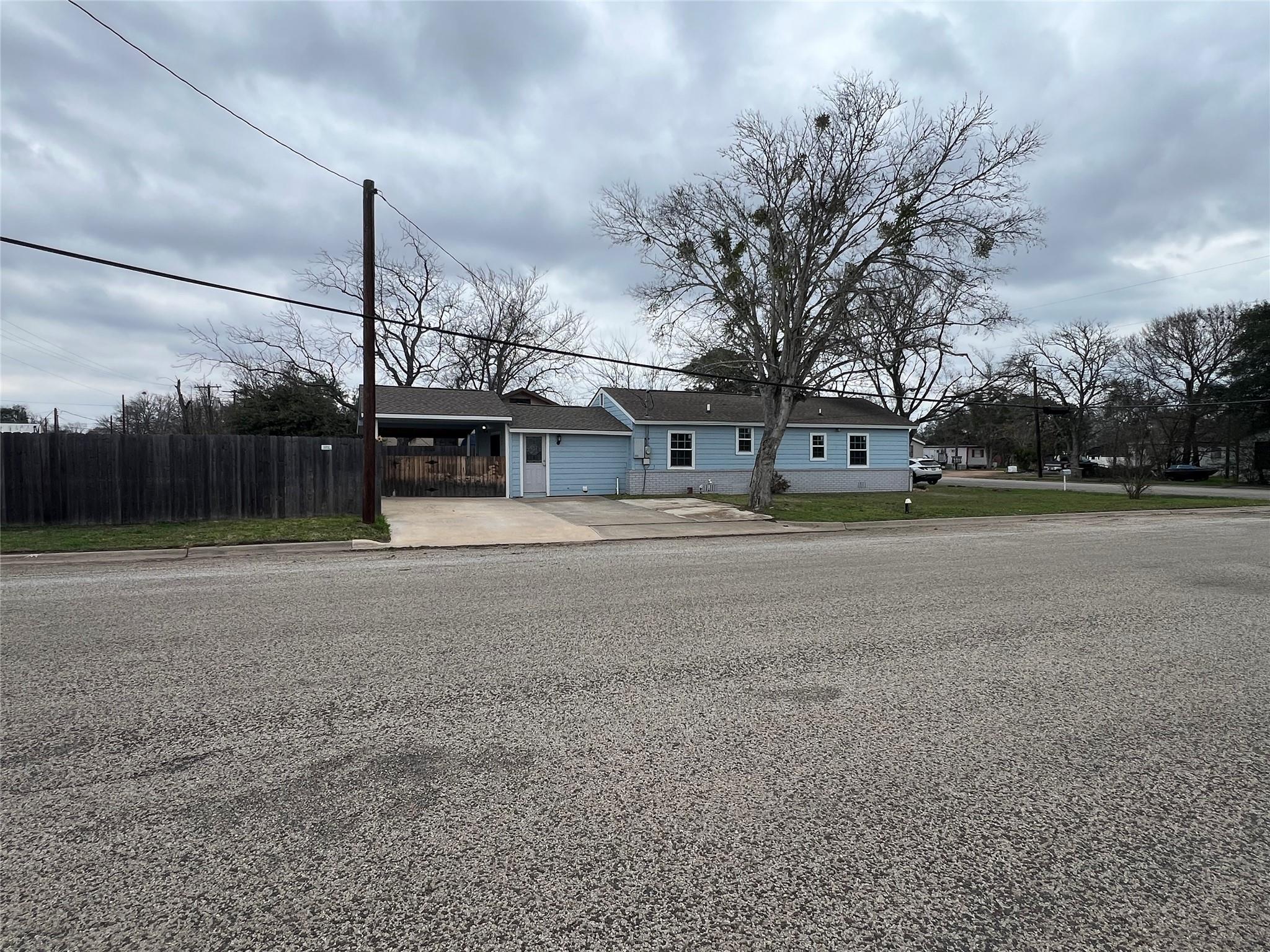 711 N Grimes Street Giddings TX 78942