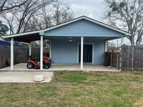 711 N Grimes Street Giddings TX 78942