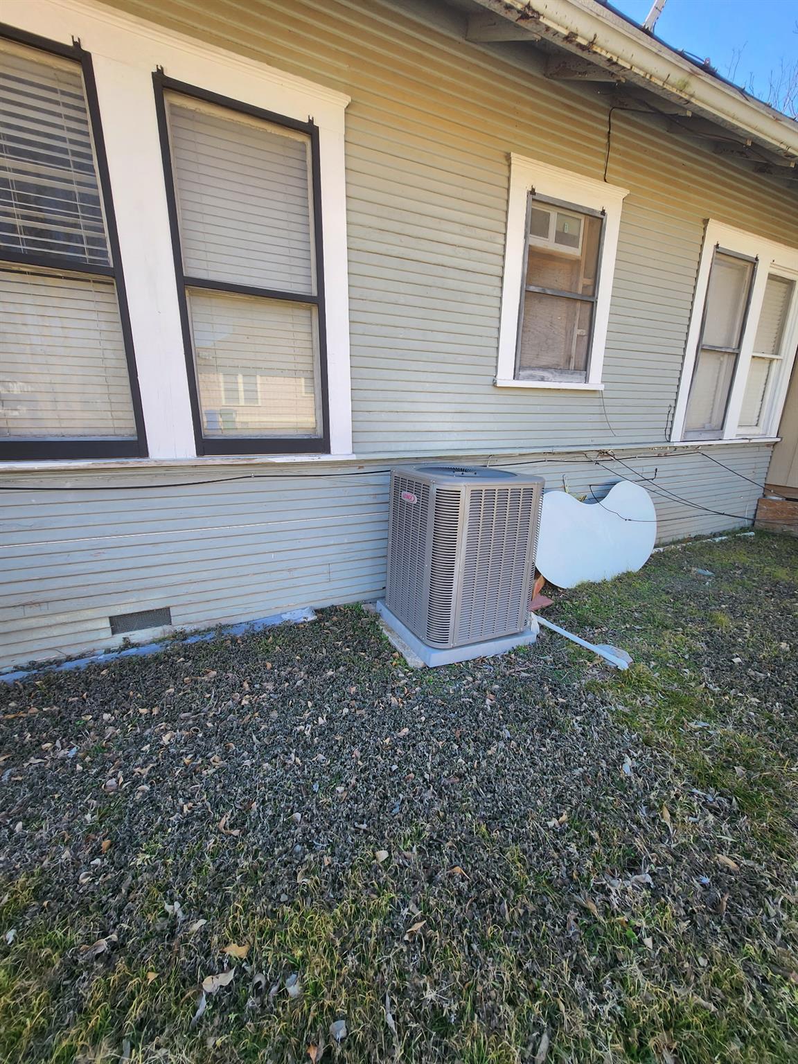 502 W 4th Street Taylor TX 76574