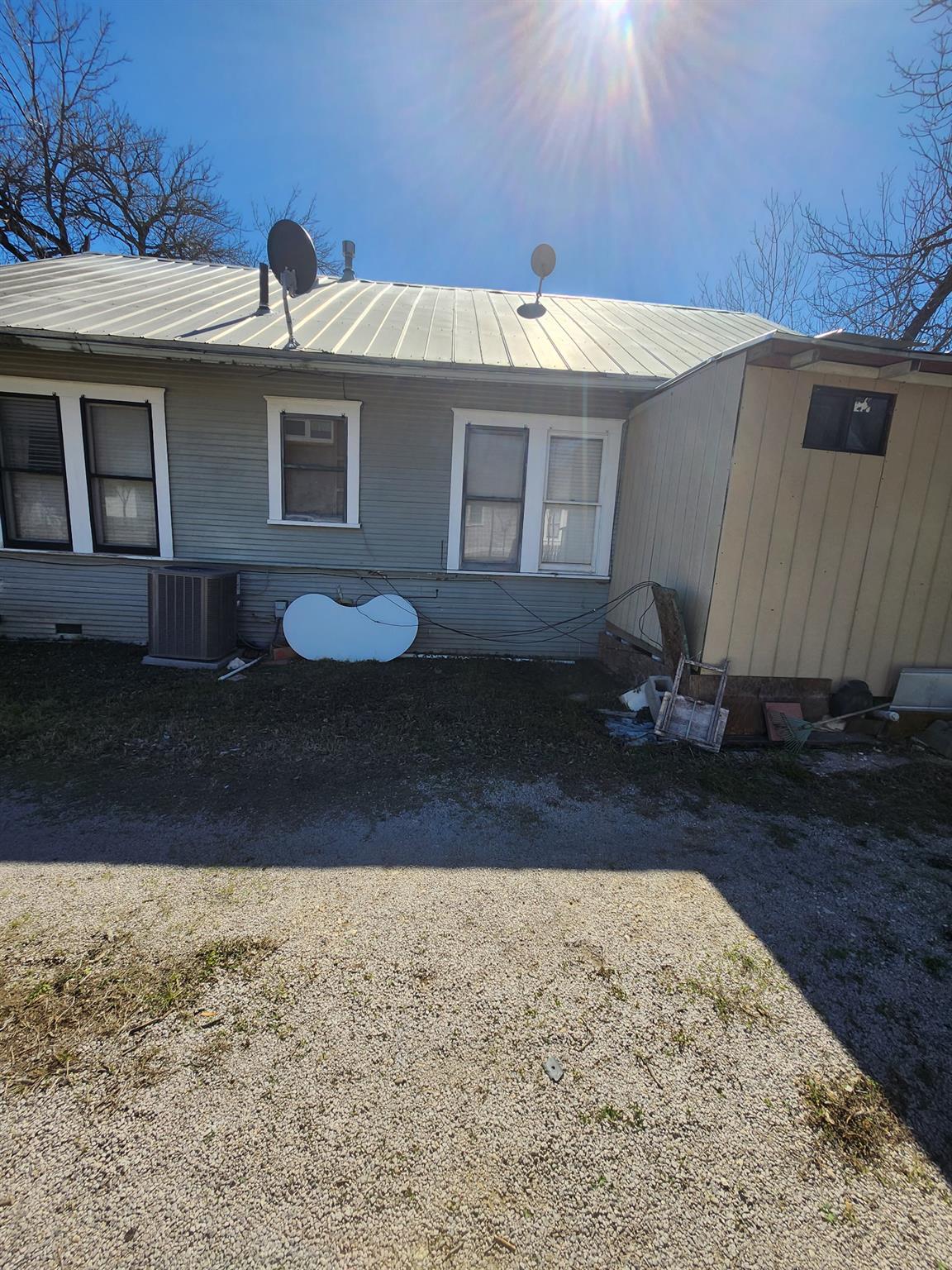 502 W 4th Street Taylor TX 76574