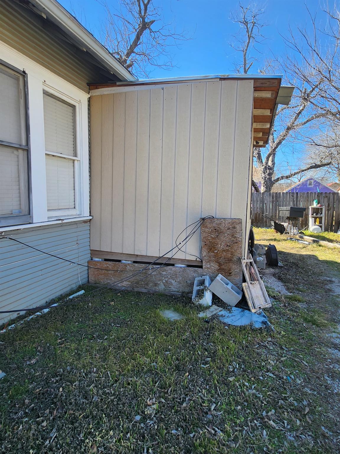 502 W 4th Street Taylor TX 76574
