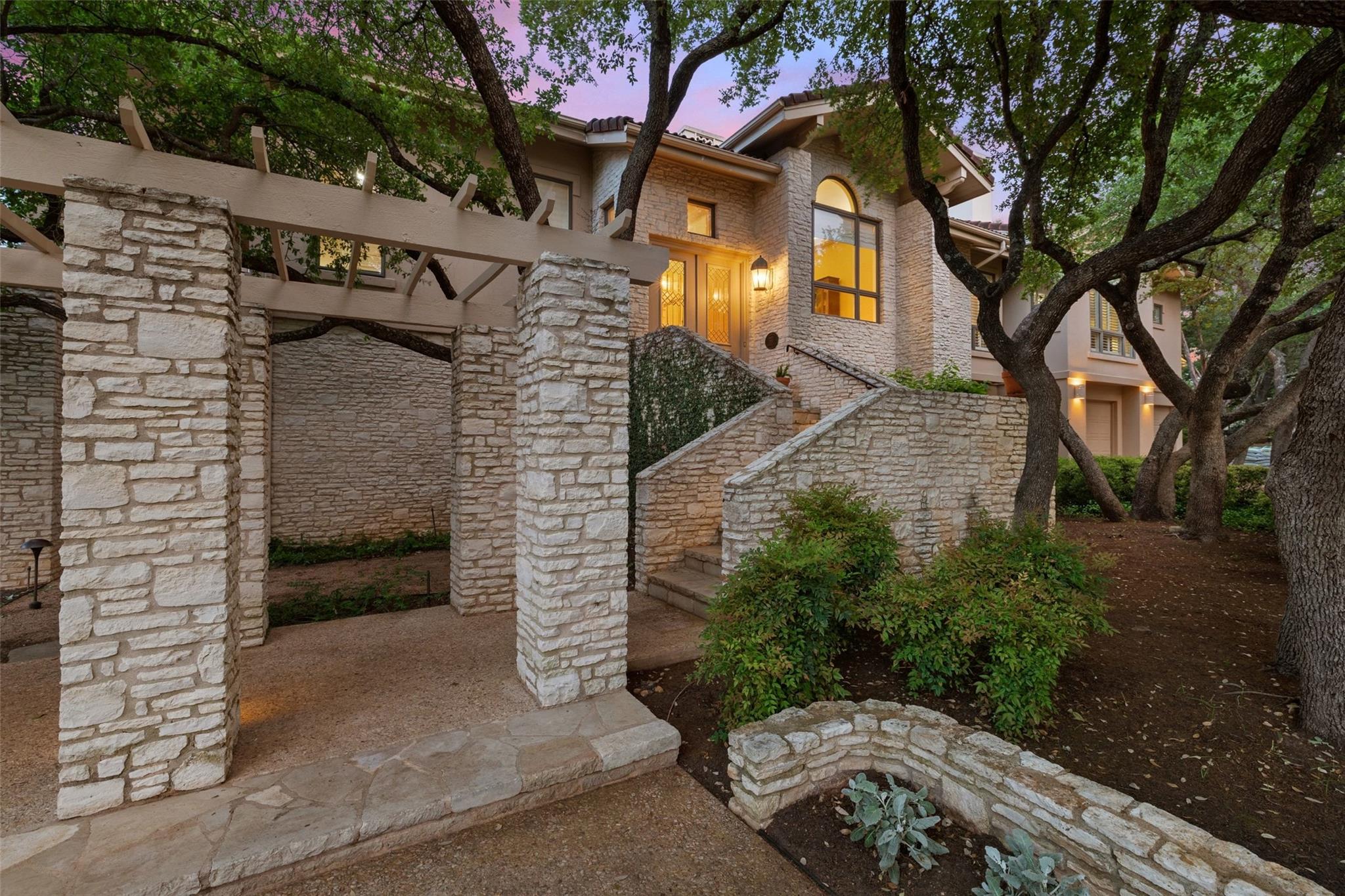 3 Crabapple Court The Hills TX 78738