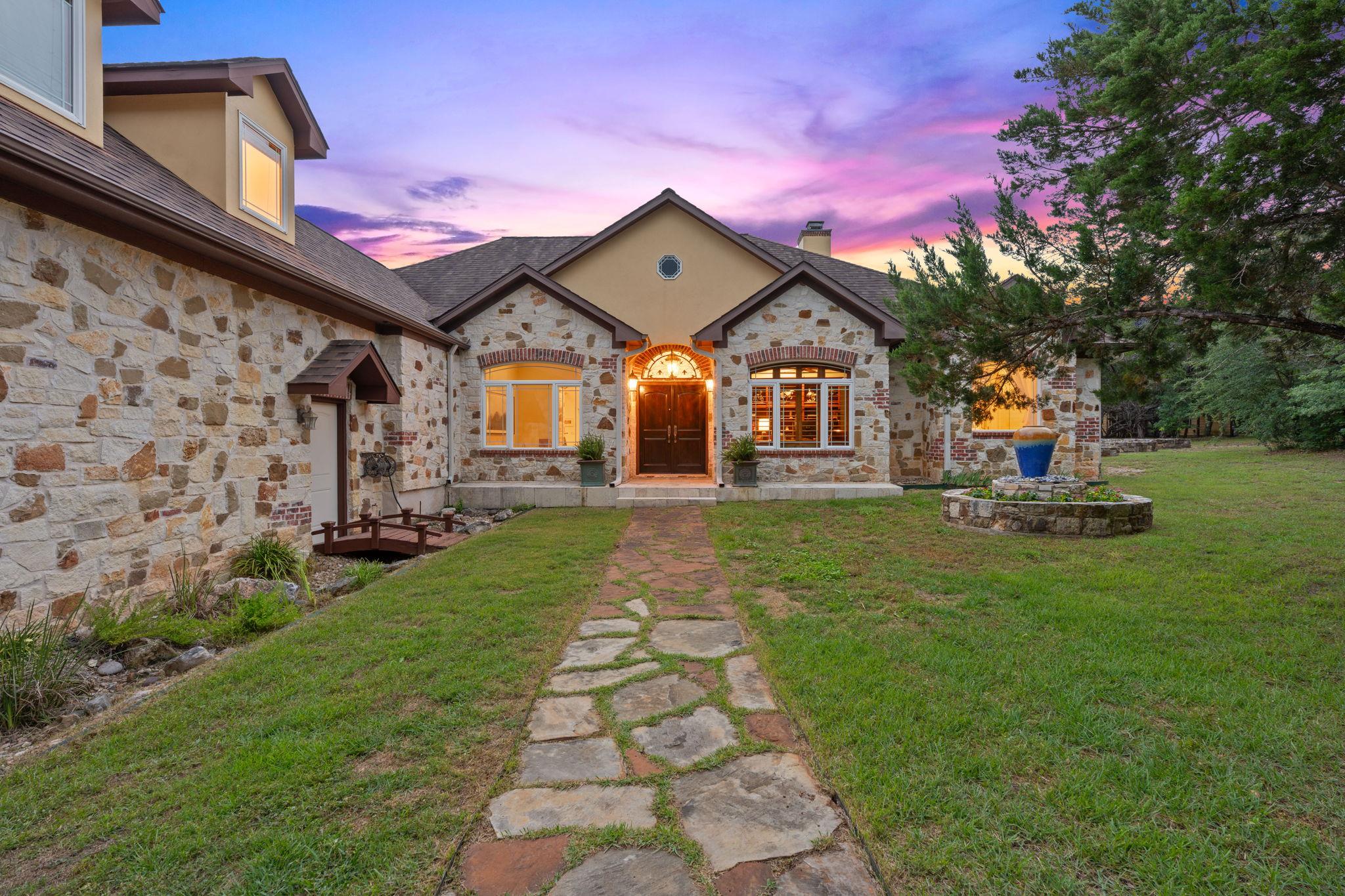 8121 Bluff Trail Austin TX 78737